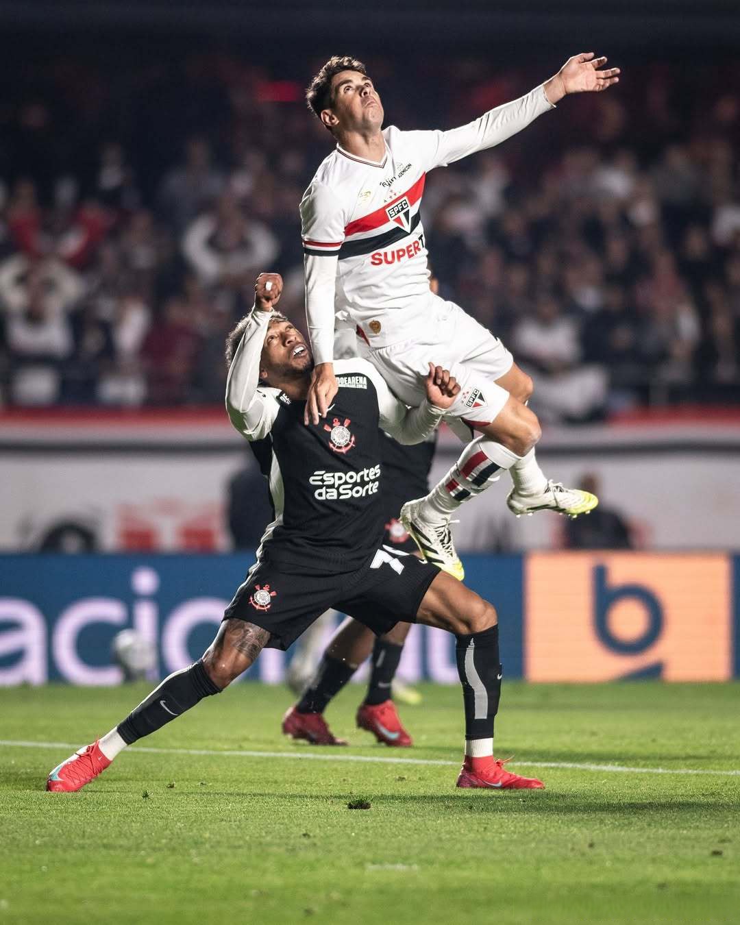 德罗巴回归赛场，势不可挡首场状态亮眼，独行侠观众沸腾！的简单介绍