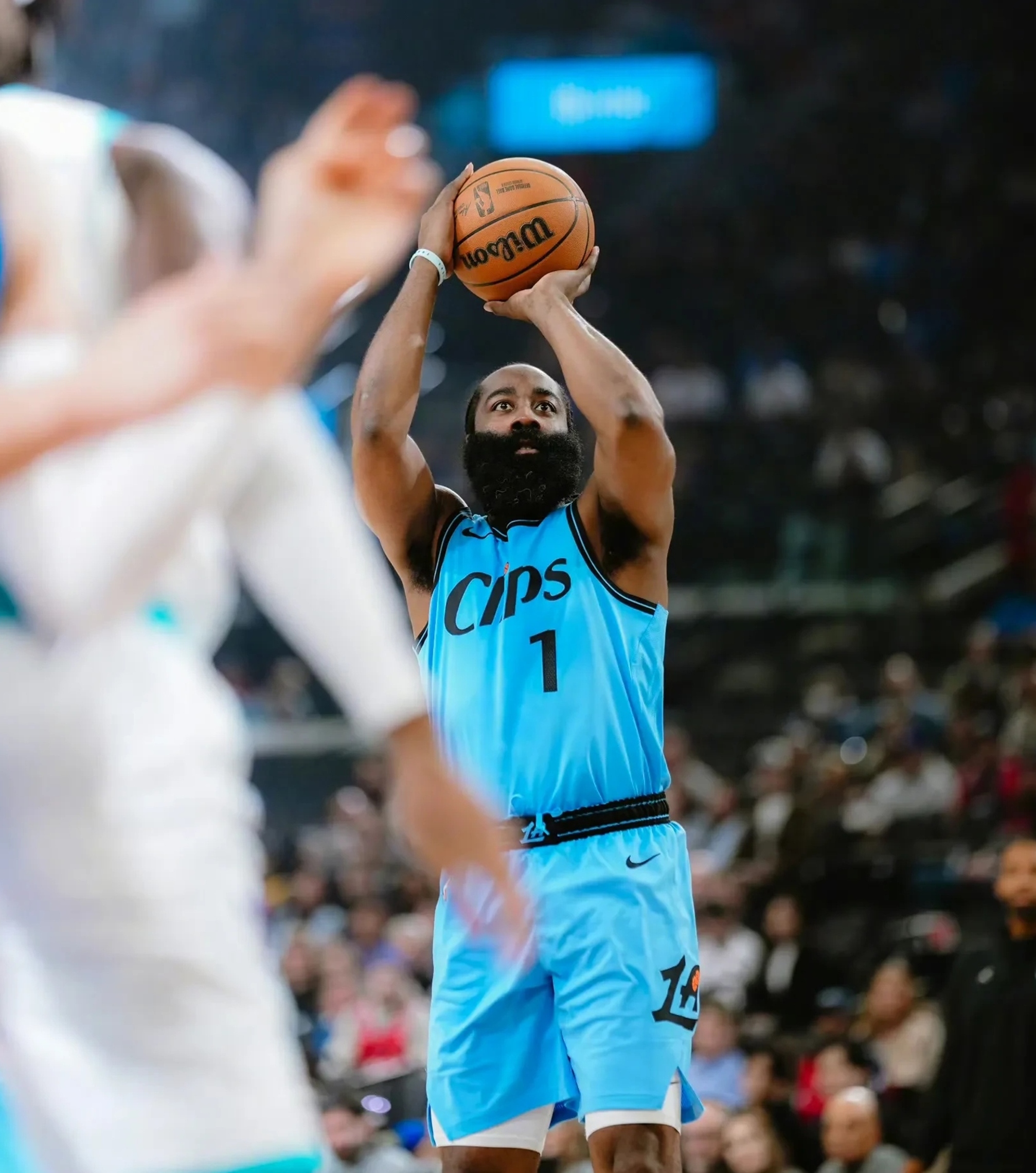 关于哈登迎来十五赛季高光表现，瑞士队球迷沸腾！的信息